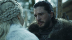 extant_GameOfThrones_8x01-Winterfell_3058