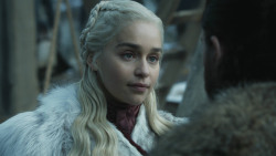 extant_GameOfThrones_8x01-Winterfell_3063
