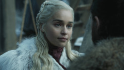 extant_GameOfThrones_8x01-Winterfell_3065