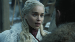 extant_GameOfThrones_8x01-Winterfell_3066