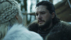extant_GameOfThrones_8x01-Winterfell_3070
