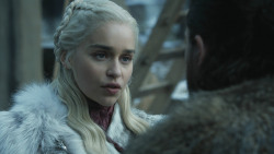 extant_GameOfThrones_8x01-Winterfell_3076