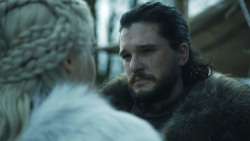extant_GameOfThrones_8x01-Winterfell_3080