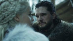extant_GameOfThrones_8x01-Winterfell_3081