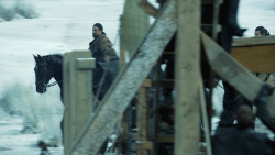 extant_GameOfThrones_8x01-Winterfell_3084