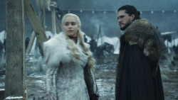 extant_GameOfThrones_8x01-Winterfell_3088
