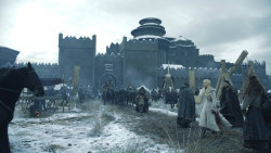 extant_GameOfThrones_8x01-Winterfell_3096