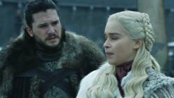 extant_GameOfThrones_8x01-Winterfell_3118