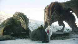 extant_GameOfThrones_8x01-Winterfell_3147