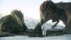 extant_GameOfThrones_8x01-Winterfell_3150