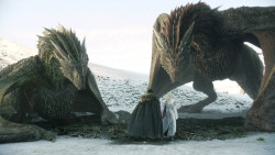 extant_GameOfThrones_8x01-Winterfell_3151