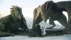 extant_GameOfThrones_8x01-Winterfell_3152