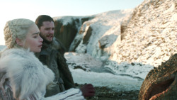 extant_GameOfThrones_8x01-Winterfell_3155