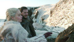 extant_GameOfThrones_8x01-Winterfell_3156