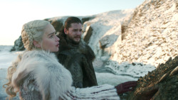 extant_GameOfThrones_8x01-Winterfell_3157