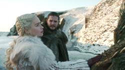 extant_GameOfThrones_8x01-Winterfell_3159