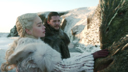 extant_GameOfThrones_8x01-Winterfell_3161