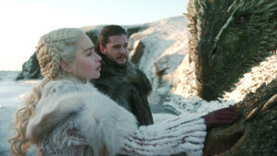 extant_GameOfThrones_8x01-Winterfell_3162