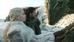 extant_GameOfThrones_8x01-Winterfell_3163