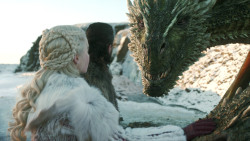 extant_GameOfThrones_8x01-Winterfell_3166