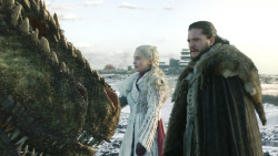 extant_GameOfThrones_8x01-Winterfell_3168