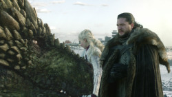 extant_GameOfThrones_8x01-Winterfell_3172