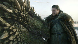 extant_GameOfThrones_8x01-Winterfell_3176