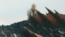 extant_GameOfThrones_8x01-Winterfell_3178