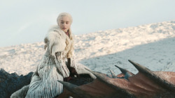 extant_GameOfThrones_8x01-Winterfell_3181