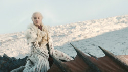 extant_GameOfThrones_8x01-Winterfell_3182