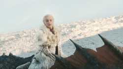 extant_GameOfThrones_8x01-Winterfell_3183