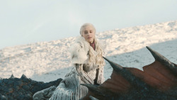 extant_GameOfThrones_8x01-Winterfell_3184