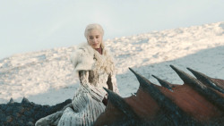 extant_GameOfThrones_8x01-Winterfell_3187