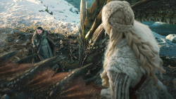 extant_GameOfThrones_8x01-Winterfell_3190