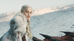 extant_GameOfThrones_8x01-Winterfell_3206