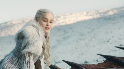 extant_GameOfThrones_8x01-Winterfell_3207