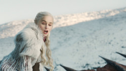 extant_GameOfThrones_8x01-Winterfell_3209