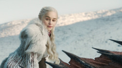 extant_GameOfThrones_8x01-Winterfell_3210