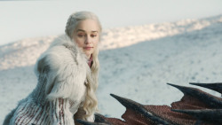 extant_GameOfThrones_8x01-Winterfell_3211