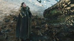 extant_GameOfThrones_8x01-Winterfell_3213