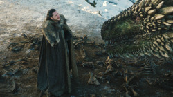 extant_GameOfThrones_8x01-Winterfell_3214