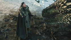 extant_GameOfThrones_8x01-Winterfell_3215