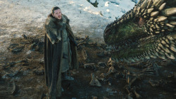 extant_GameOfThrones_8x01-Winterfell_3216