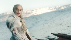 extant_GameOfThrones_8x01-Winterfell_3219