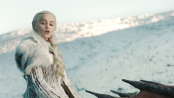 extant_GameOfThrones_8x01-Winterfell_3220