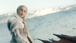 extant_GameOfThrones_8x01-Winterfell_3221