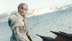 extant_GameOfThrones_8x01-Winterfell_3223