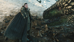 extant_GameOfThrones_8x01-Winterfell_3224
