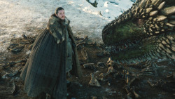 extant_GameOfThrones_8x01-Winterfell_3225