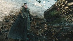 extant_GameOfThrones_8x01-Winterfell_3226